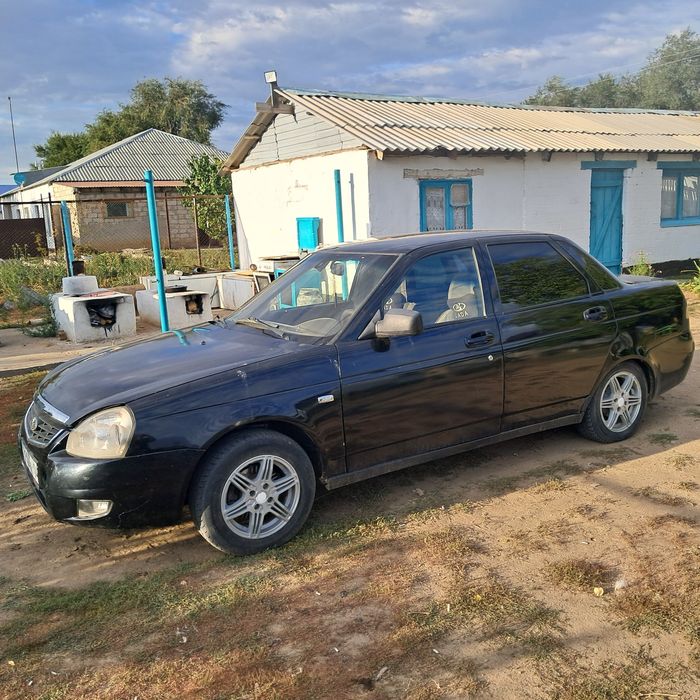 Продам авто приора седан.