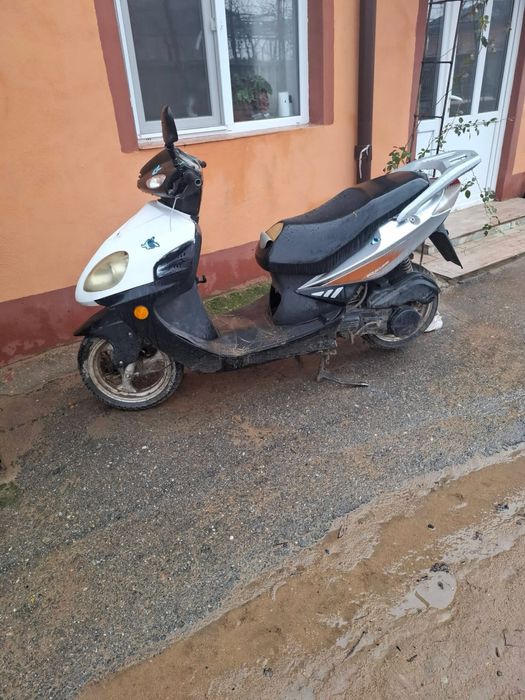Scuter 125 este adus din germania