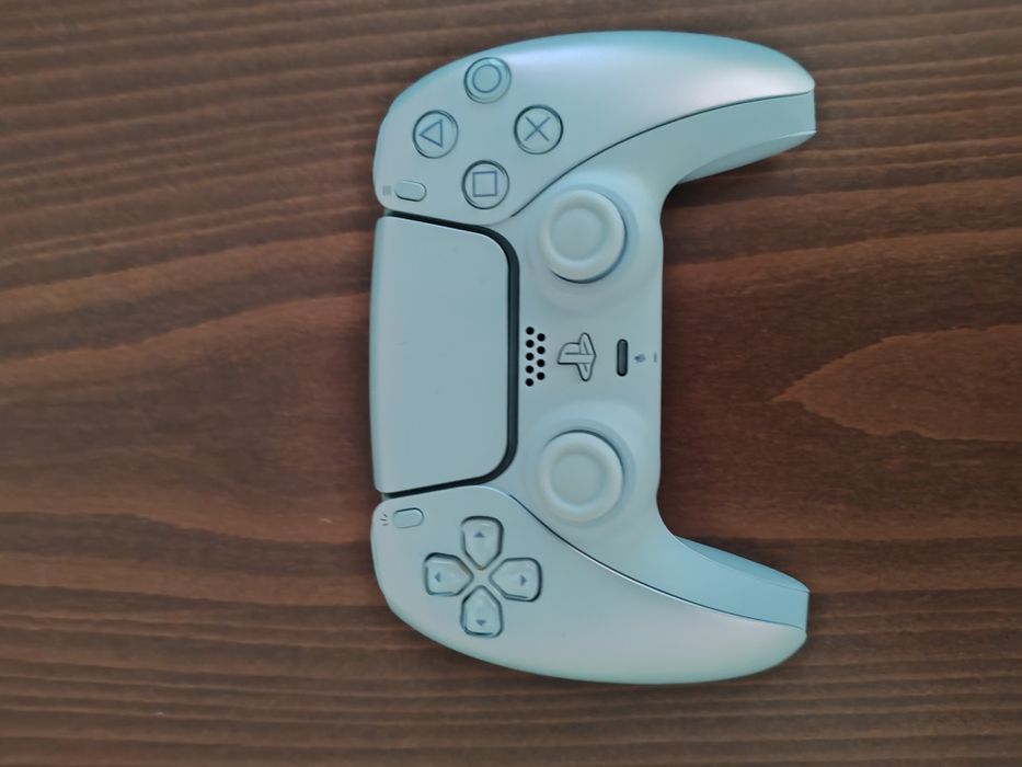 Продавам ps5 controler и xbox контролери от модел powerA