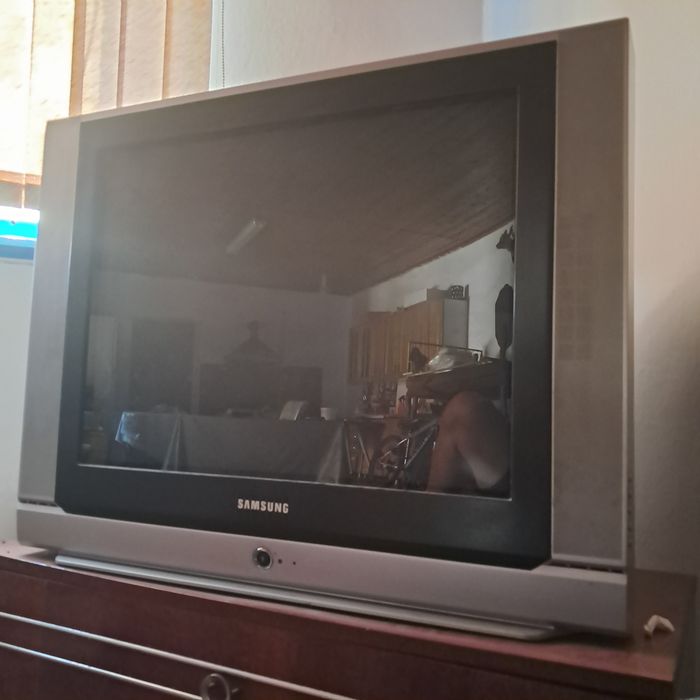Телевизор самсунг за 5000 тыс. Теңге.