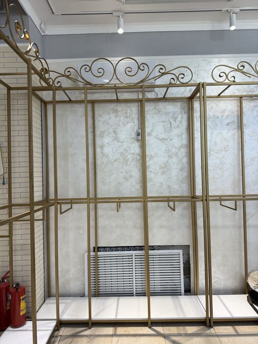 Стеллажи для одежды