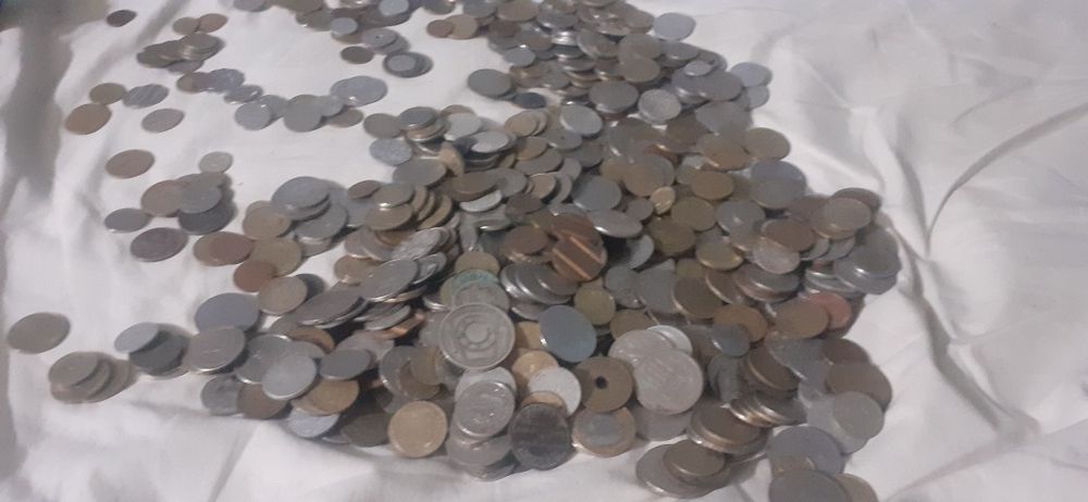 Vand monede vecki romanesti si staine si bacnote  la fel romanesti ...