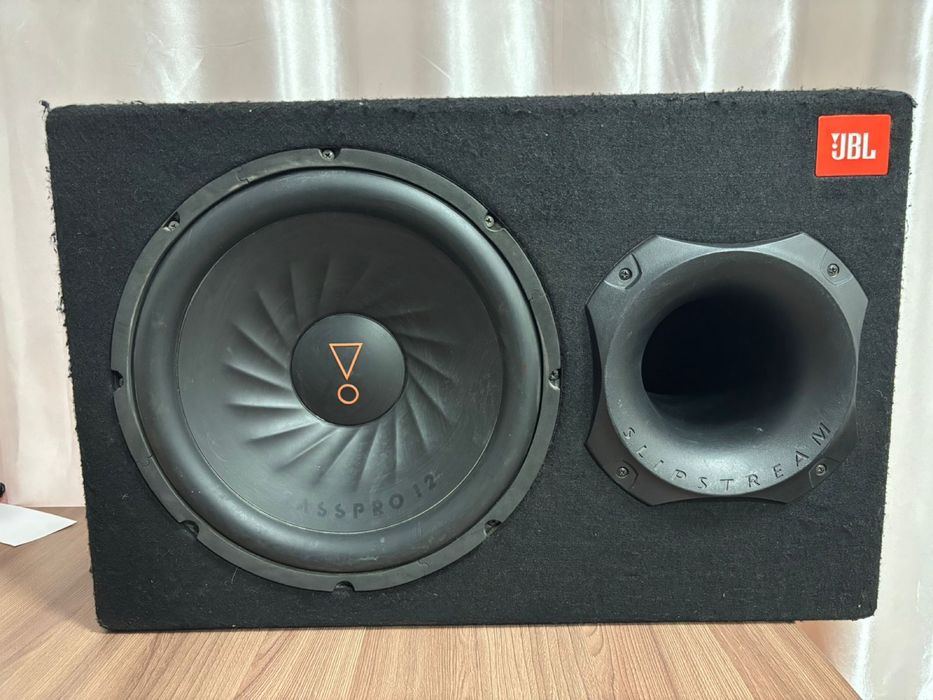 Сабвуфер JBL BassPro12