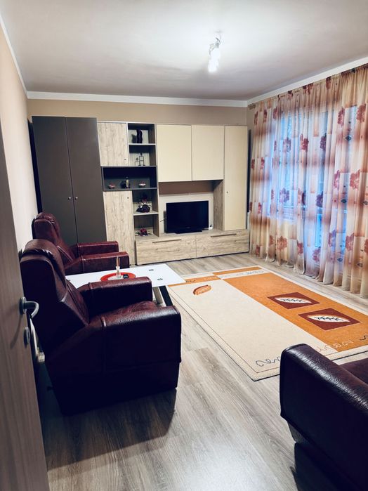 Inchiriez apartament