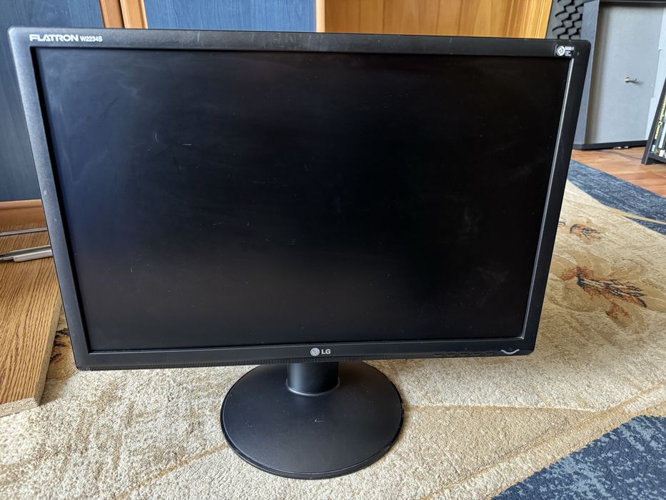 Monitor 22” LG Flatron W2234S pentru computer, laptop, calculator, sau camere supraveghere