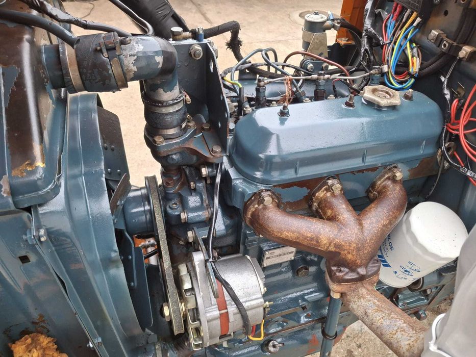 Tractor UTB Universal vr, viticol pentru vie 4x4 și 4x2, cu acte