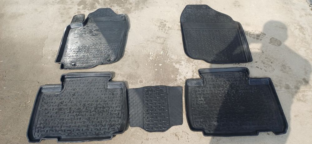 Авто полики на рав4 2013г