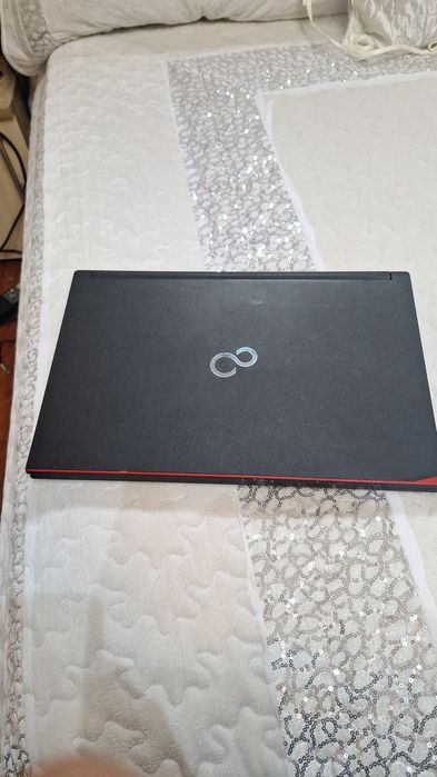Vând laptop Fujitsu, modelul E556.