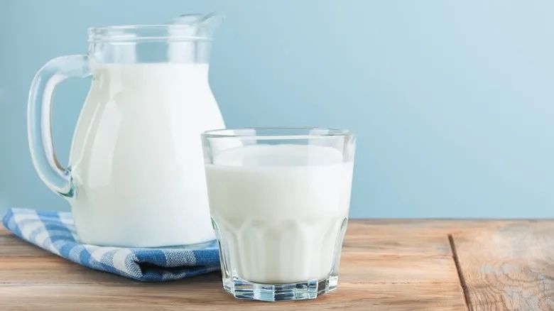 Продается Молоко, Сүт