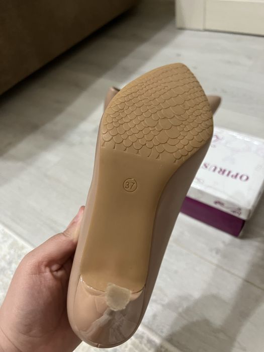 Продам туфли новые