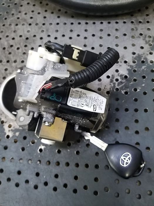 Contact auto cu cheie toyota rav 4 3 a3 8978342040 625093000