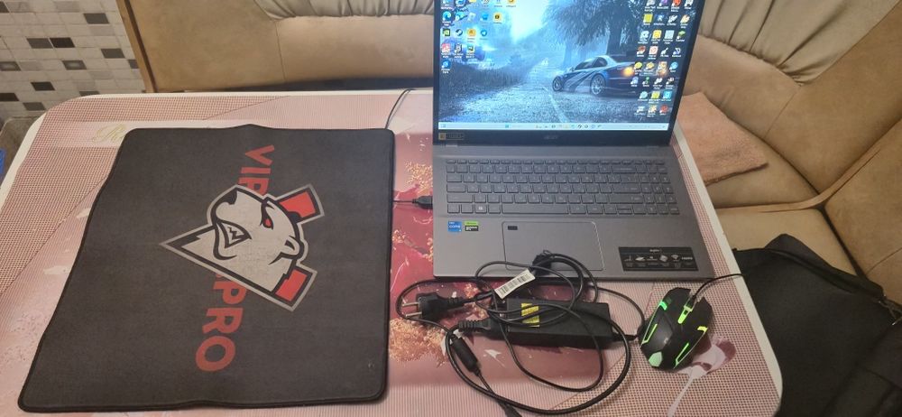 Ноутбук со всеми документами игровой