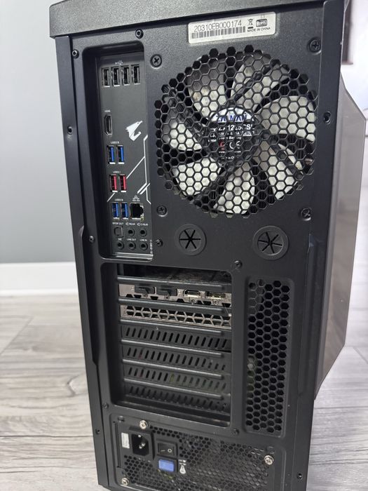 Pc gaming rtx 2060 super i7 9700k 16 gb ram 1 tb ssd + 1 tb hdd