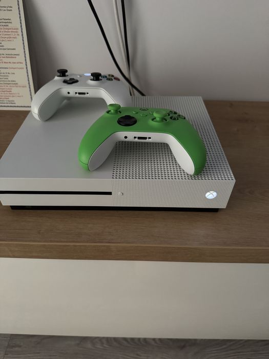 Xbox One S 1TB + 2 controllere + 5 jocuri