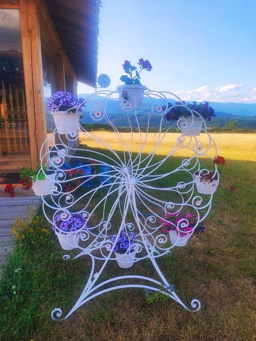 Цветарник за градинска декорация ръчна изработка