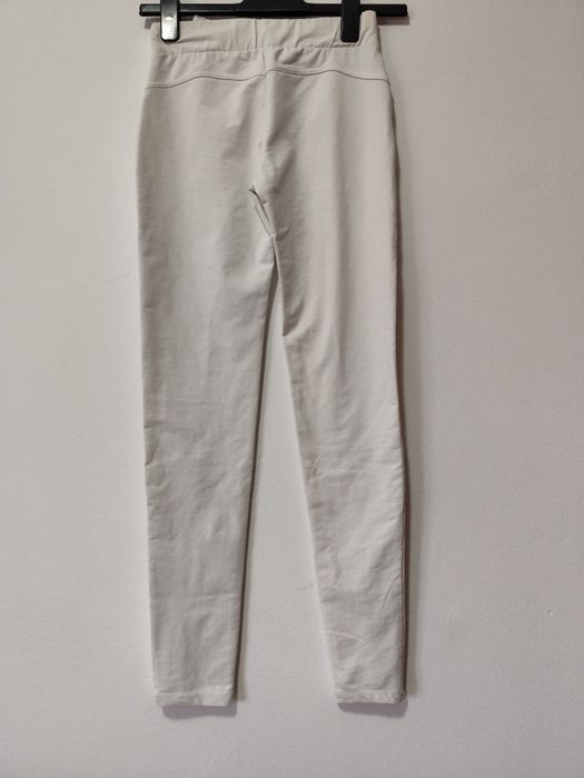Bershka pantaloni albi noi M