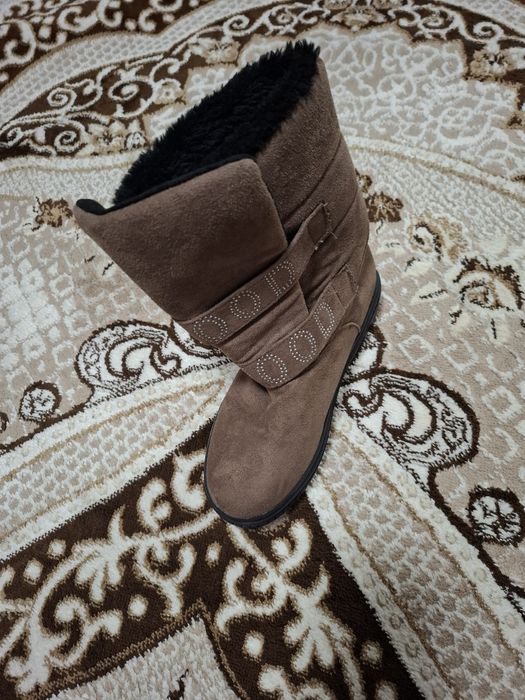 Продаётся новые угги