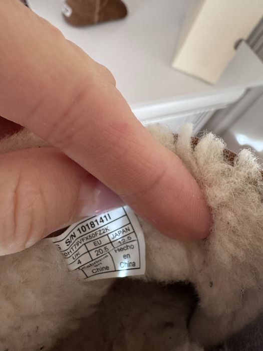 UGG-uri marimea 20.5