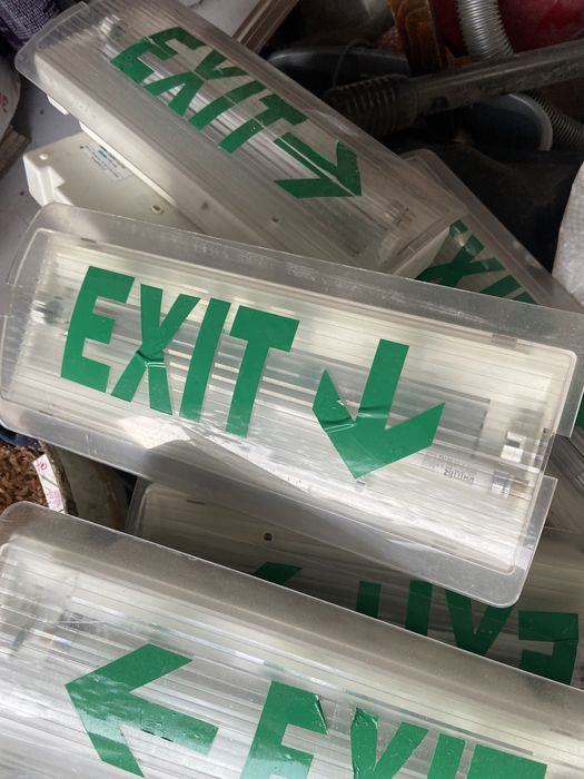 Лампи за халета