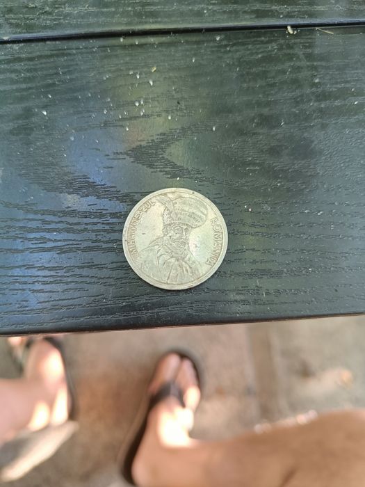 Vând moneda de 100 de lei cu chipul lui Mihai viteazu,din 1994