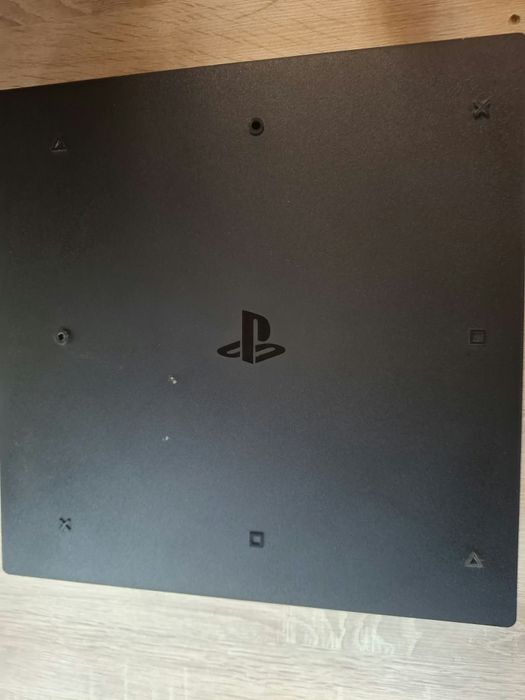 Vând Playstation 4 Pro