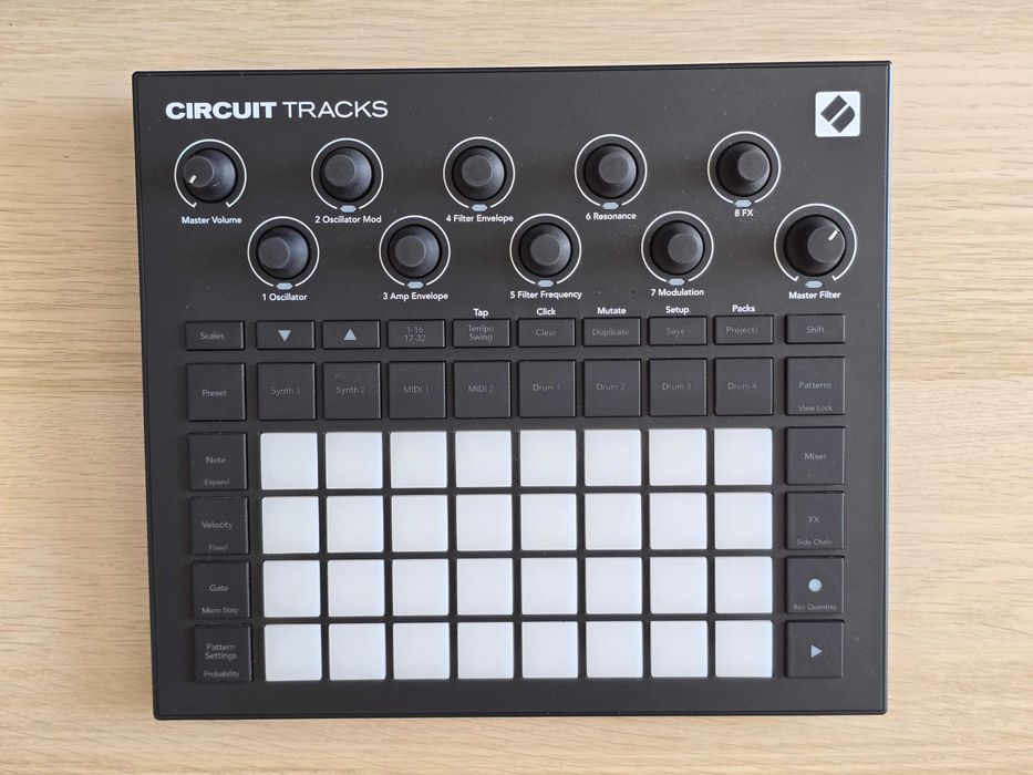 Novation Circuit Tracks - ca nou, full box, garantie pana in 2028