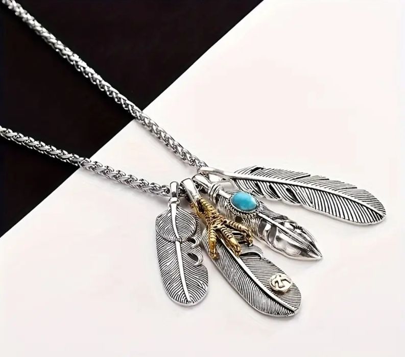 Женско колие с пера