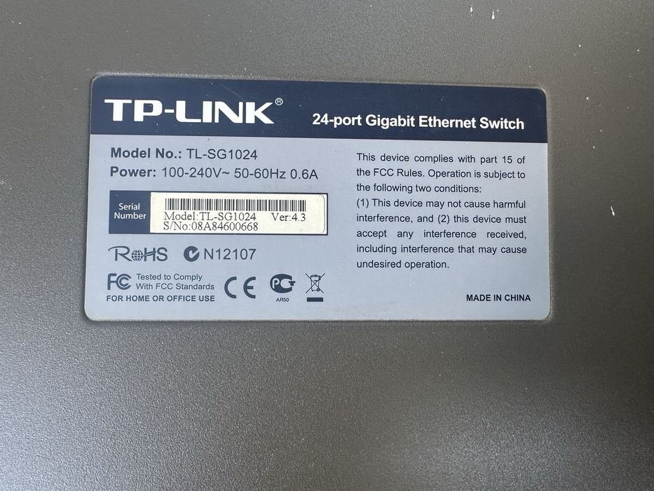 Продаётся срочно Мониторы и сетевой хаб (svich) 1024 gb