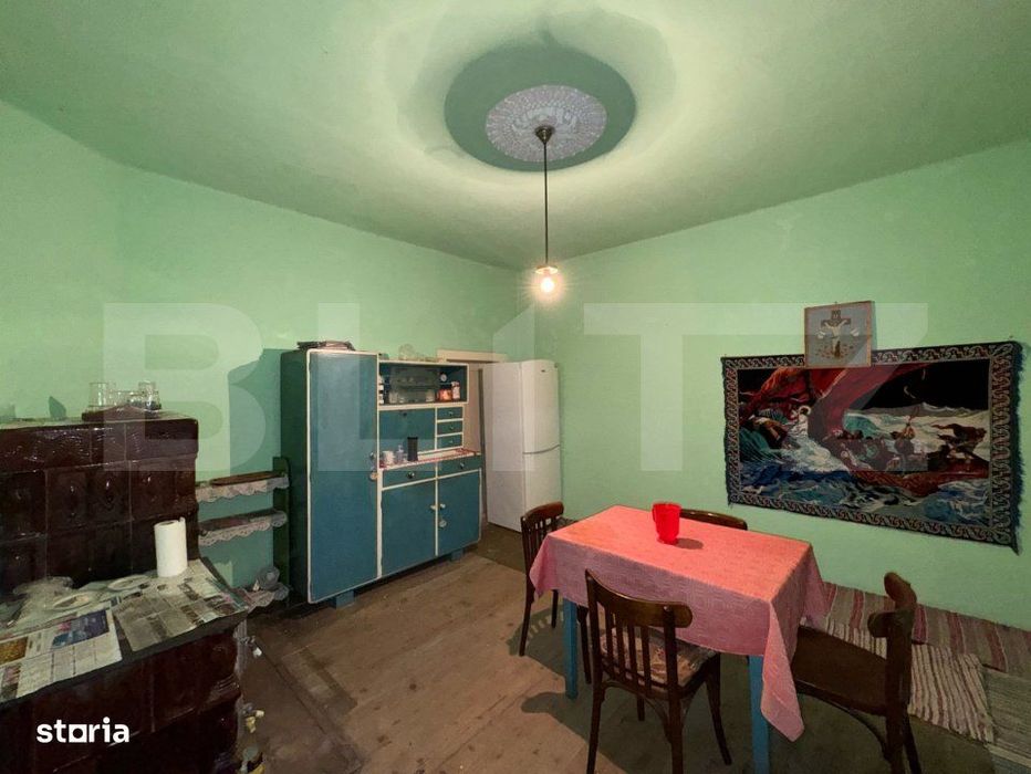 Casa de vanzare, cu 2 camere, 120 mp + teren de 1207 mp, zona Carastau