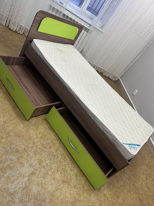 Кровать в хорошем состояние