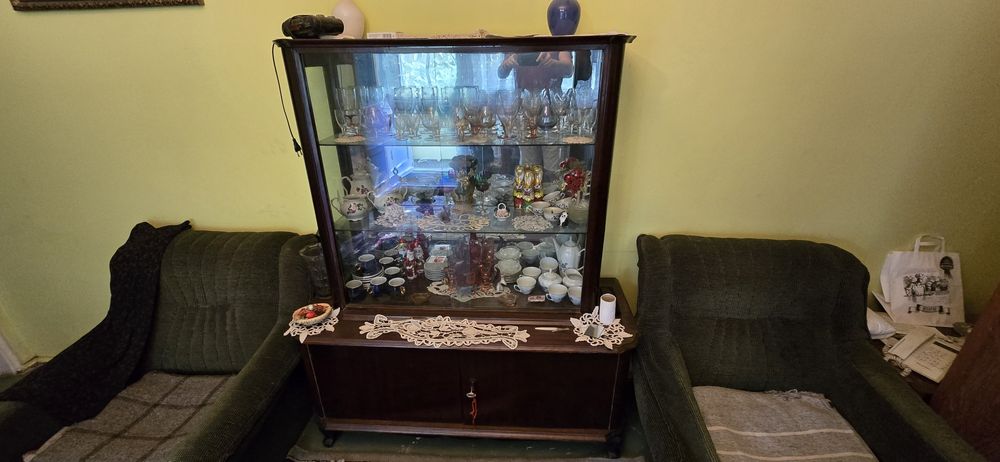 Vitrina/bufet sufragerie stil vechi in buna stare