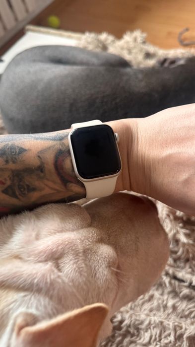 Часы Apple Watch SE