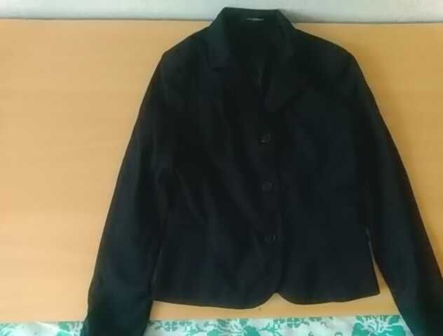 Отдам даром школьную форму пиджак для  девочки