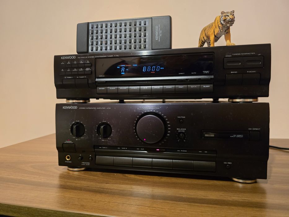Kenwood A-54. Amplificator și tuner. Cota: L-36 cm. Preț fix !