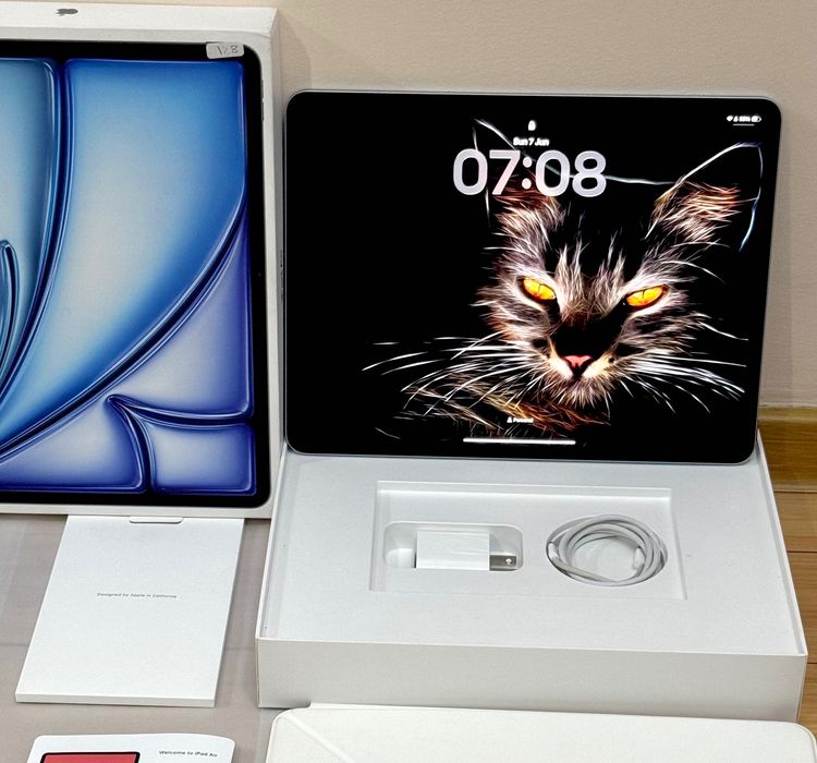 Ipad Air M2 13 (128gb) like new 100%