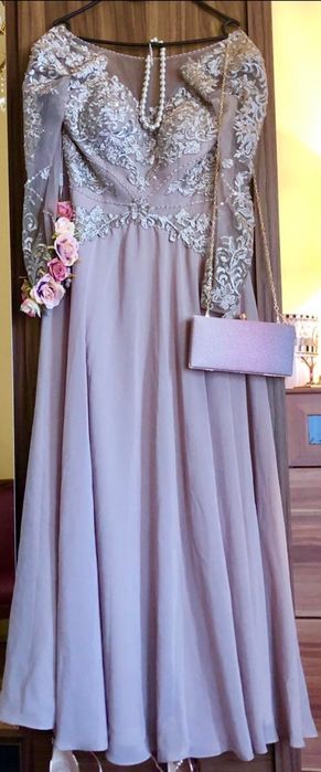 бална розова и сива рокля