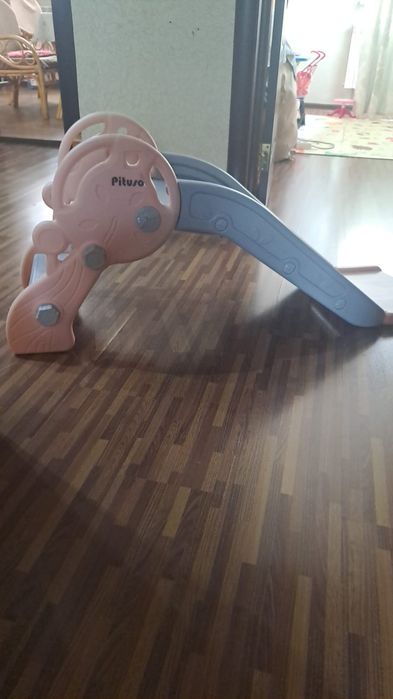 Продам детскую  горку.