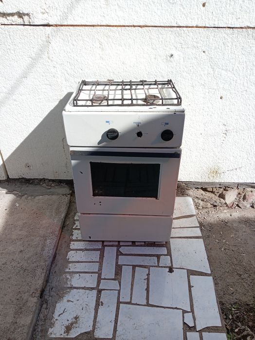 Продаётся газовая плита рабочем состоянии всё работает качественно