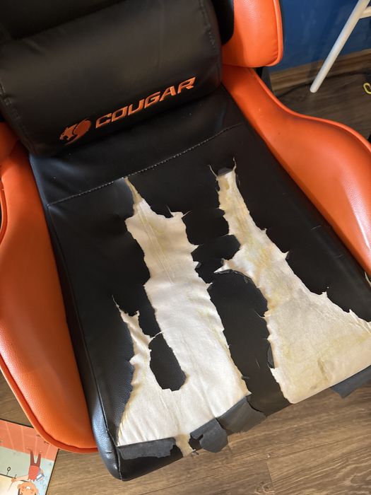 Scaun gaming cougar URGENT