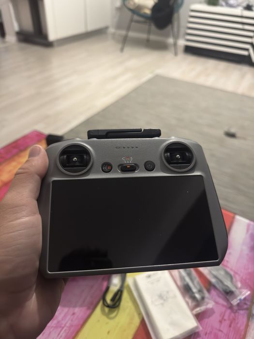 DJI Air 3 Fly More combo cu 3 baterii si controler ch display