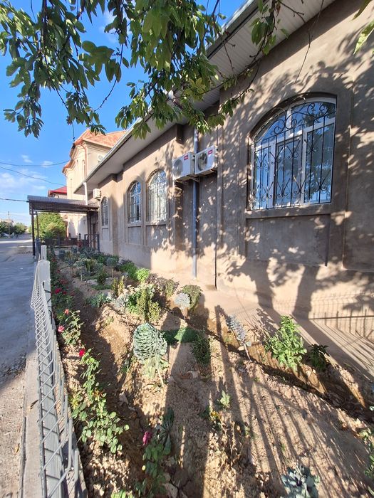 Ховли хонадон сотилади