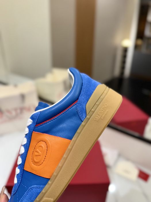 Adidasi Valentino