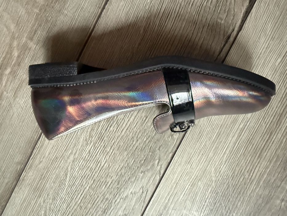 Продам новые туфли