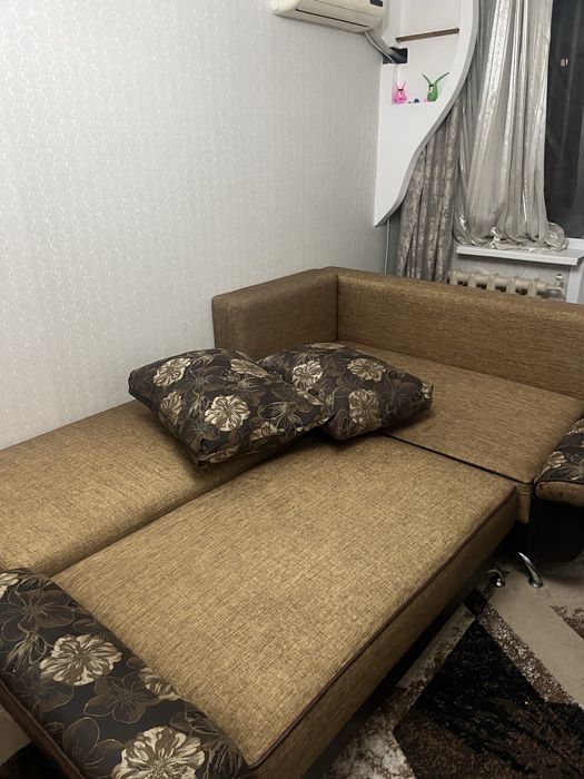 Продаю диван с 3-я подушками