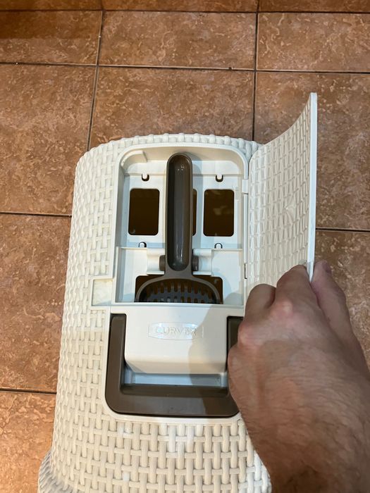 Litiera inchisa pentru pisici Curver model ratan cu sertar si lopatica