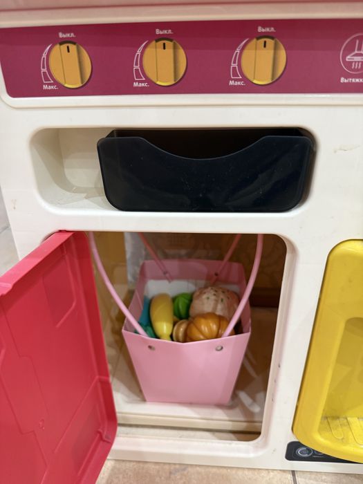 Кухня детская с посудой