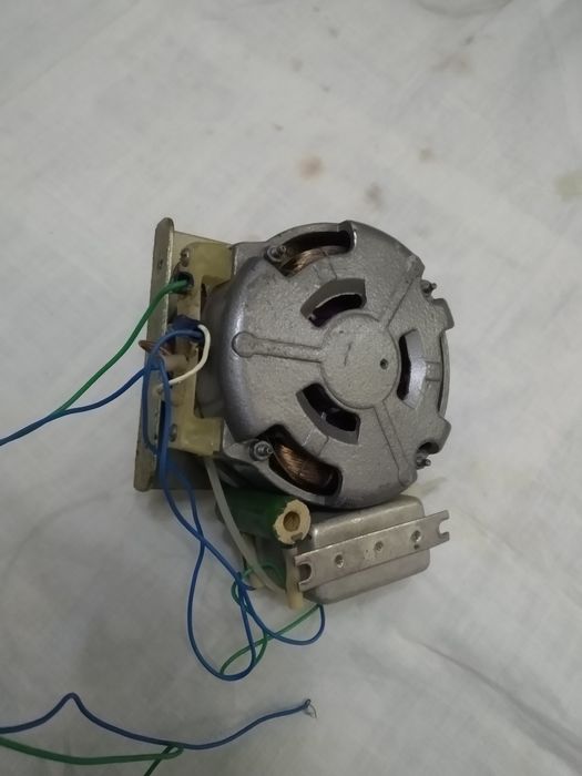 Электродвигатель,мотор.