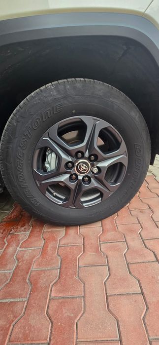 Продам покрышки от Тойота