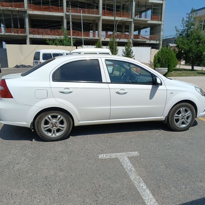 Nexia 3 avtomat sotiladi