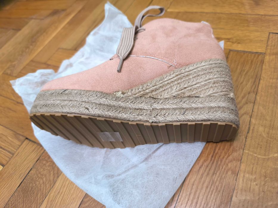 Обувки с танк ток